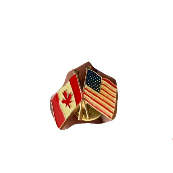 Vintage Pin USA Canada Flags Enamel Lapel Hat Tie Tack Bookbag Button Retro - Picture 1 of 7